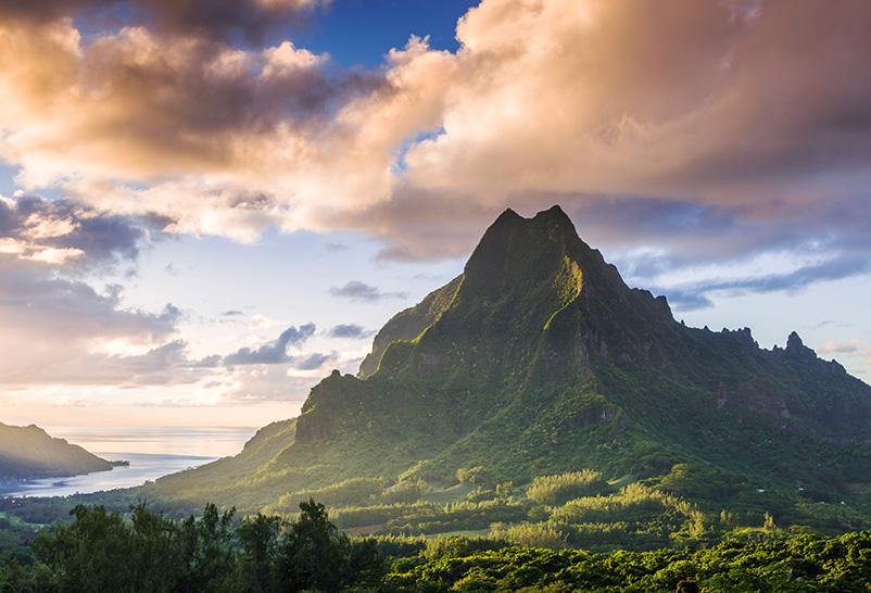 Picture of mountain in Moorea